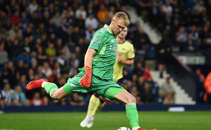 包含英格兰逆转捷克，豪取胜利保持不败的词条