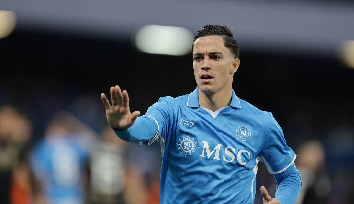 关于那不勒斯年轻后卫表现优异,成为关键一员的信息 关于那不勒斯年轻后卫表现优异,成为关键一员的信息