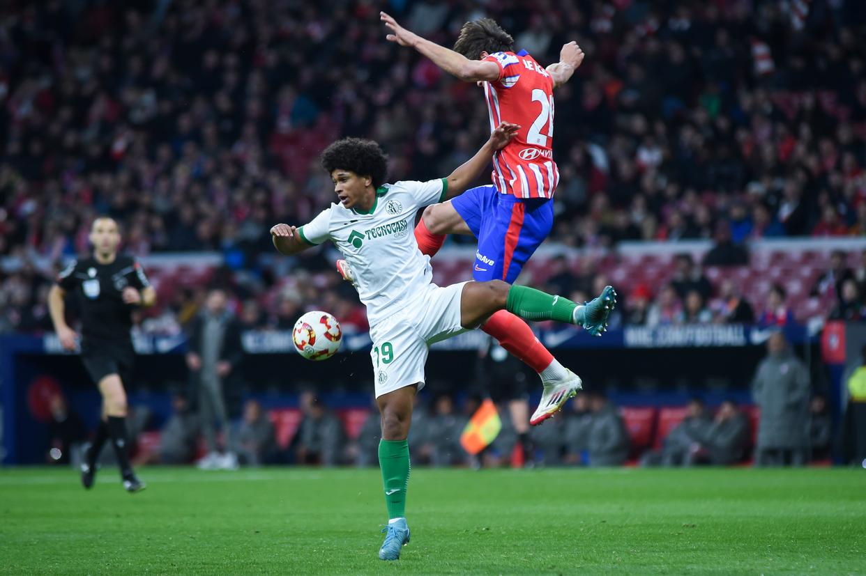 西班牙选手惊险逆转成功晋级 西班牙选手惊险逆转成功晋级