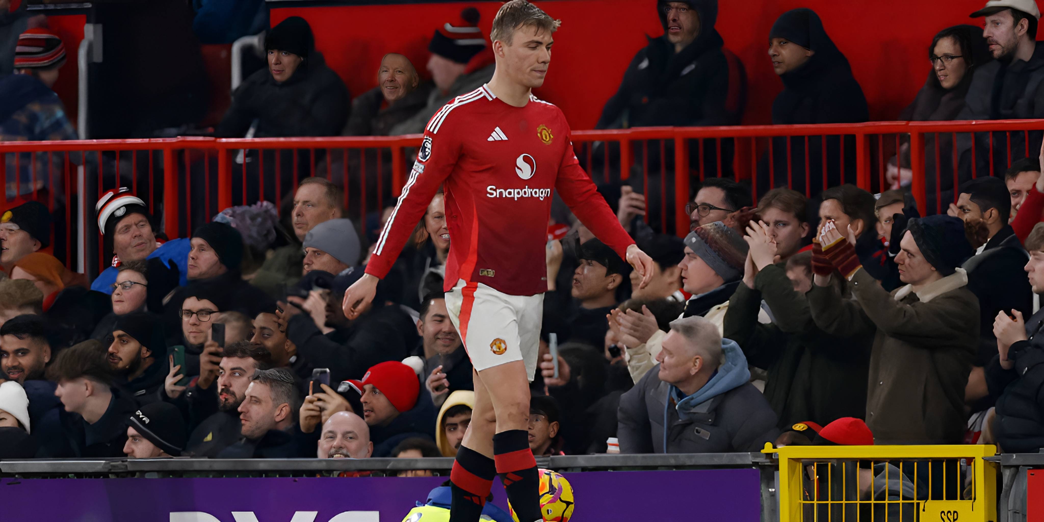 曼联球迷现场助威,激发球队夺冠斗志的简单介绍 曼联球迷现场助威,激发球队夺冠斗志的简单介绍