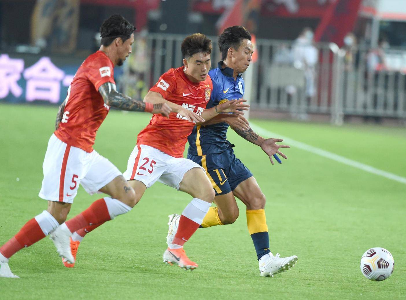 包含广州队成为本场最大亮点,中超瞬间破防,救主的词条 包含广州队成为本场最大亮点,中超瞬间破防,救主的词条