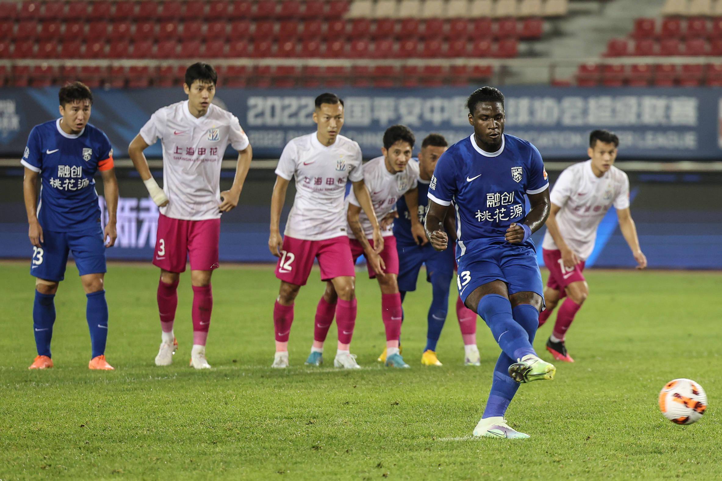 武汉三镇成为本场最大亮点，中超瞬间破防，进球的简单介绍