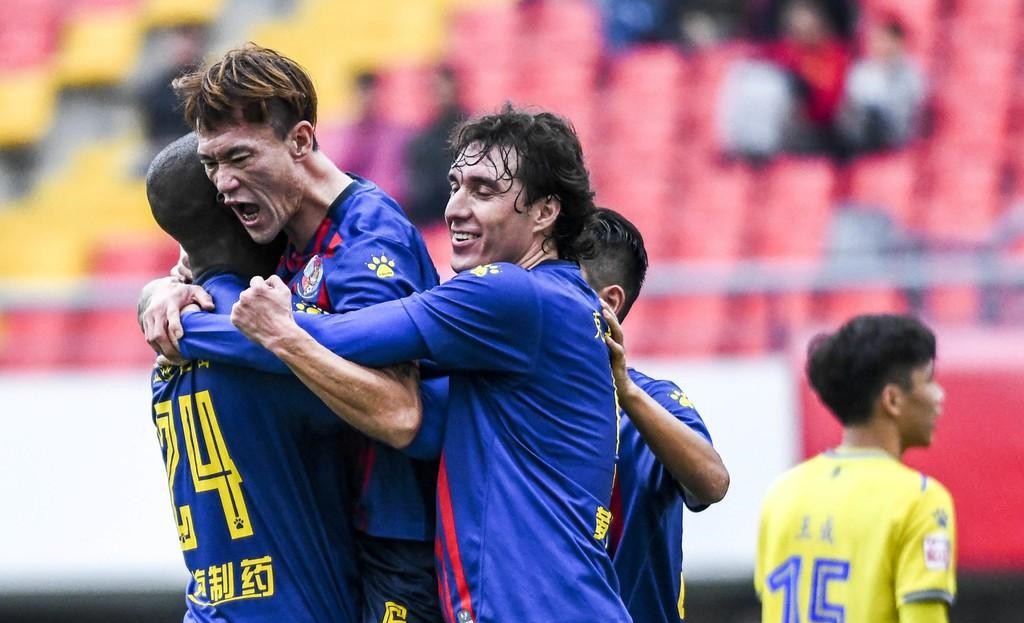 aoa体育-深圳佳兆业大胜青岛黄海，全取三分