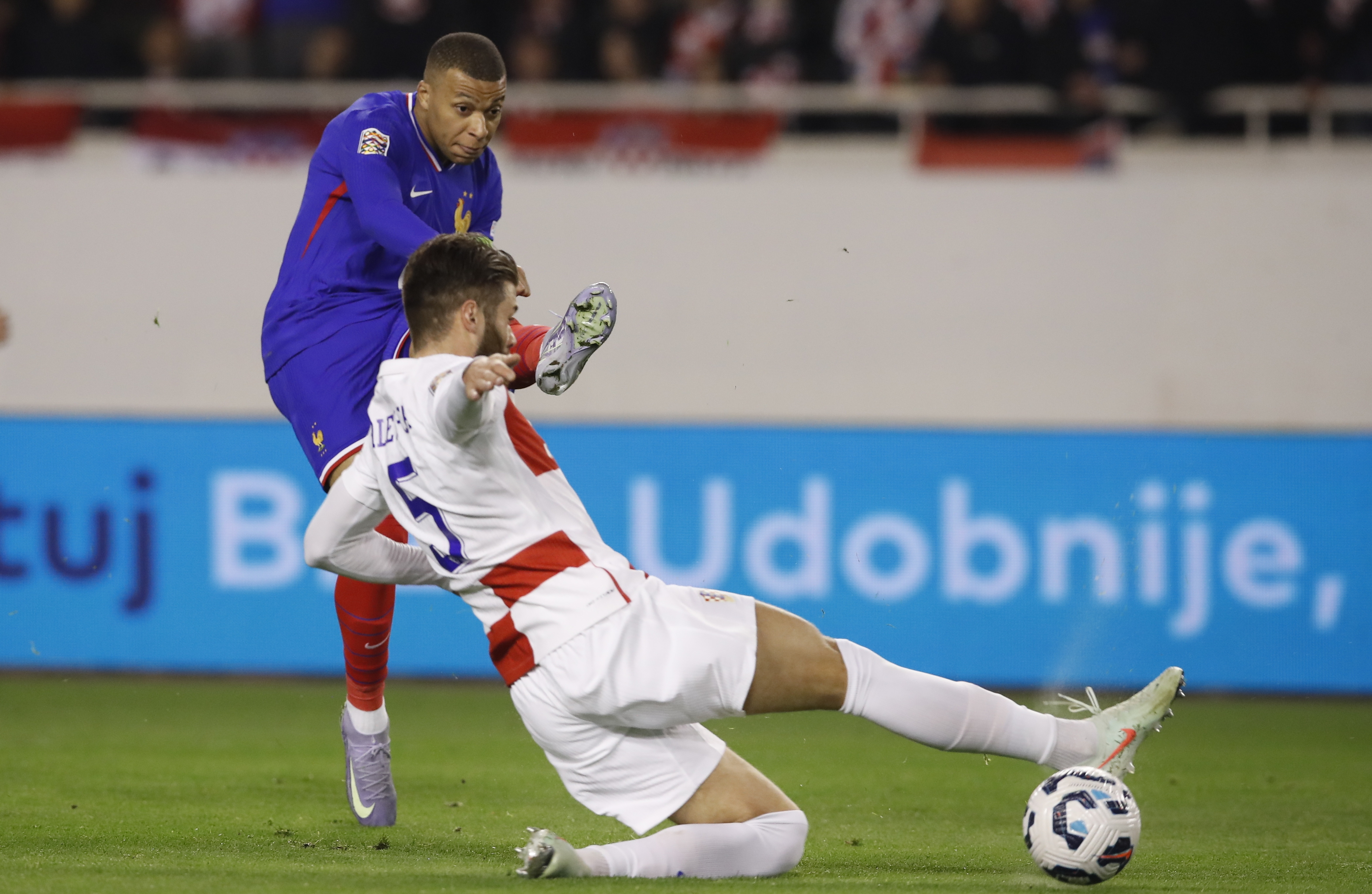 欧洲杯:克罗地亚队意气风发,备战半决赛的简单介绍 欧洲杯:克罗地亚队意气风发,备战半决赛的简单介绍