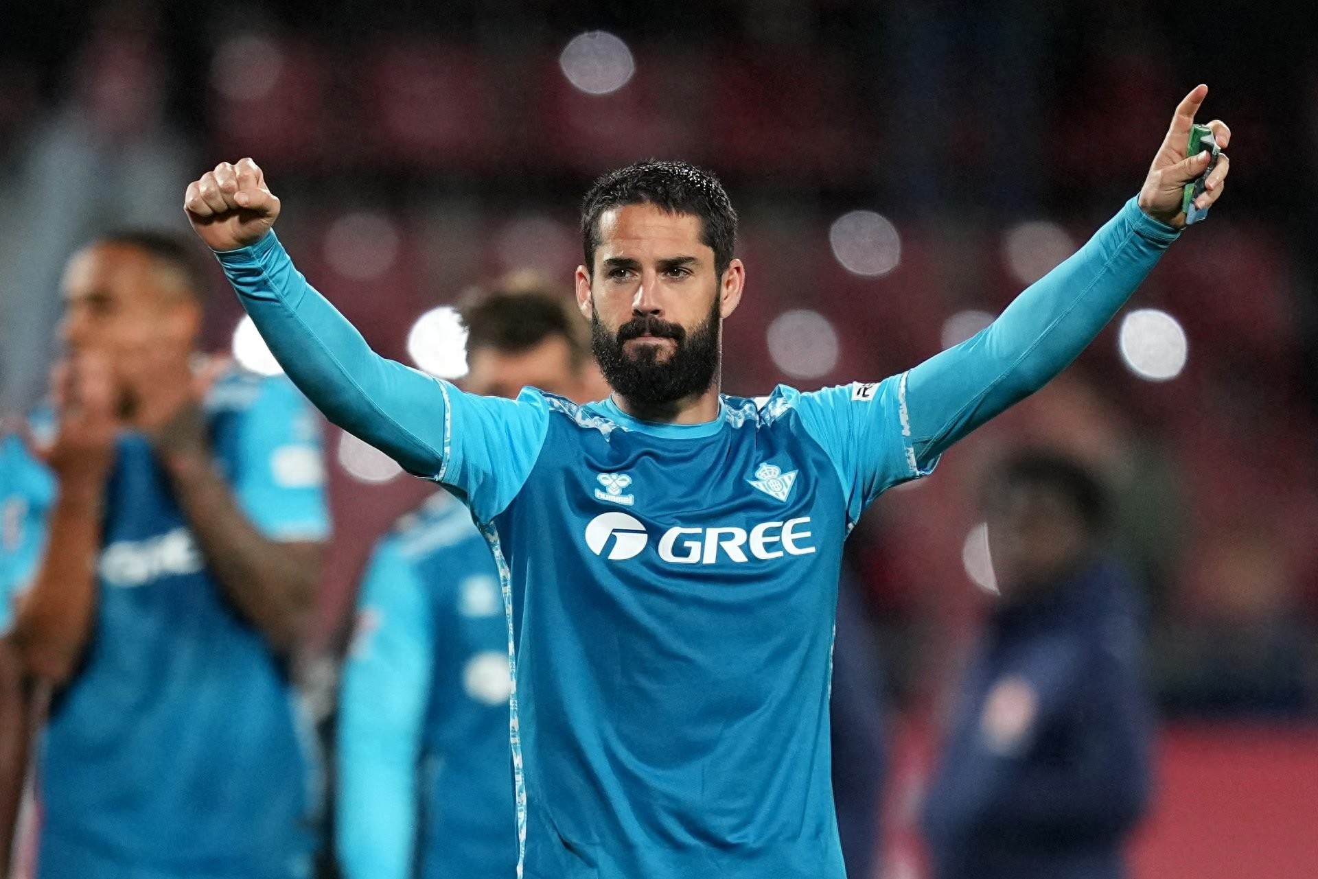 伊斯科在球场上表现稳定,成为皇马攻击核心 伊斯科在球场上表现稳定,成为皇马攻击核心