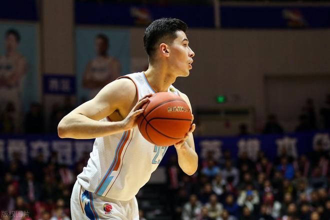 云南男篮新科班底发威，迎来新的篮球格局的简单介绍