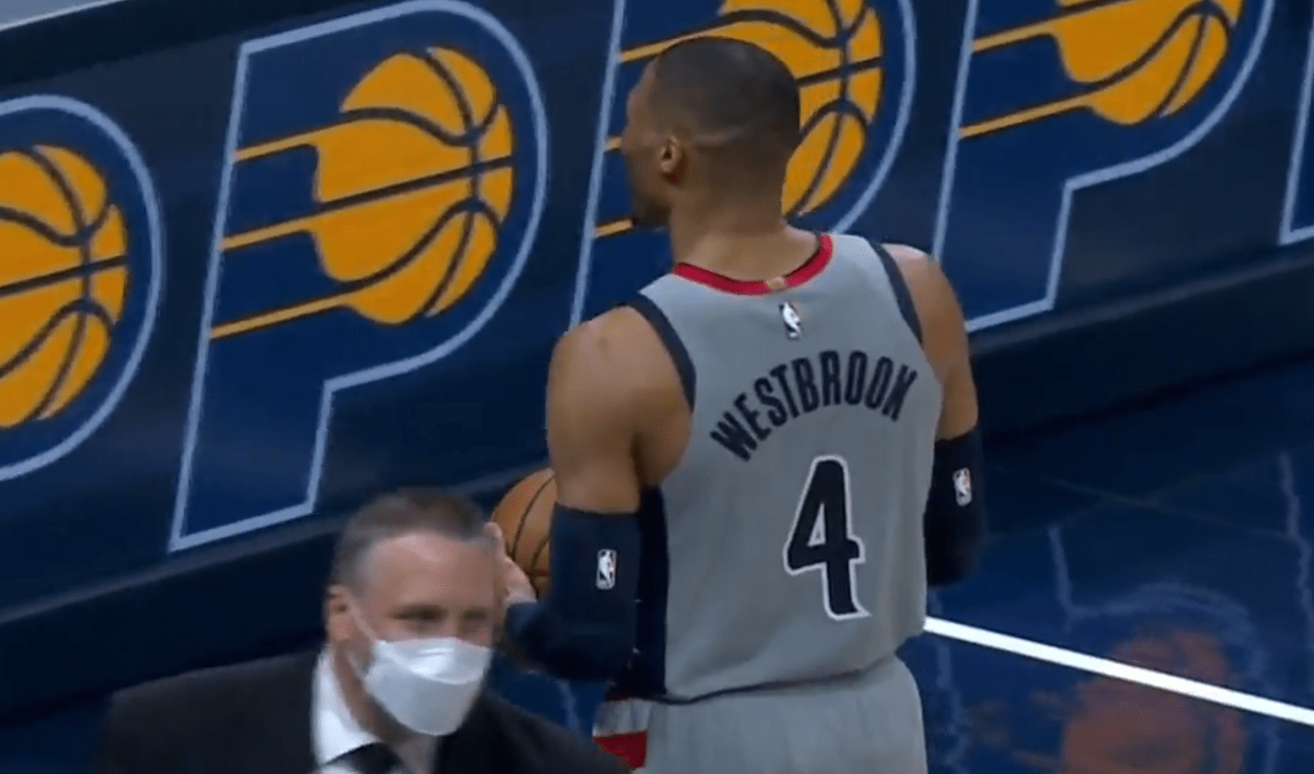 步行者队封盖王崛起,坚守东部前三位置 步行者队封盖王崛起,坚守东部前三位置