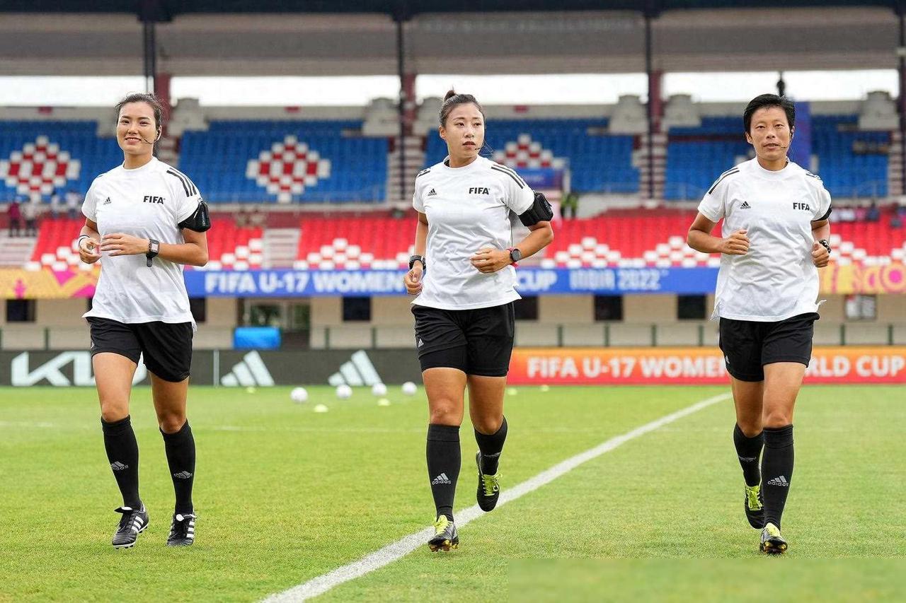 包含体育界女子足球赛事掀起轰动的词条 包含体育界女子足球赛事掀起轰动的词条