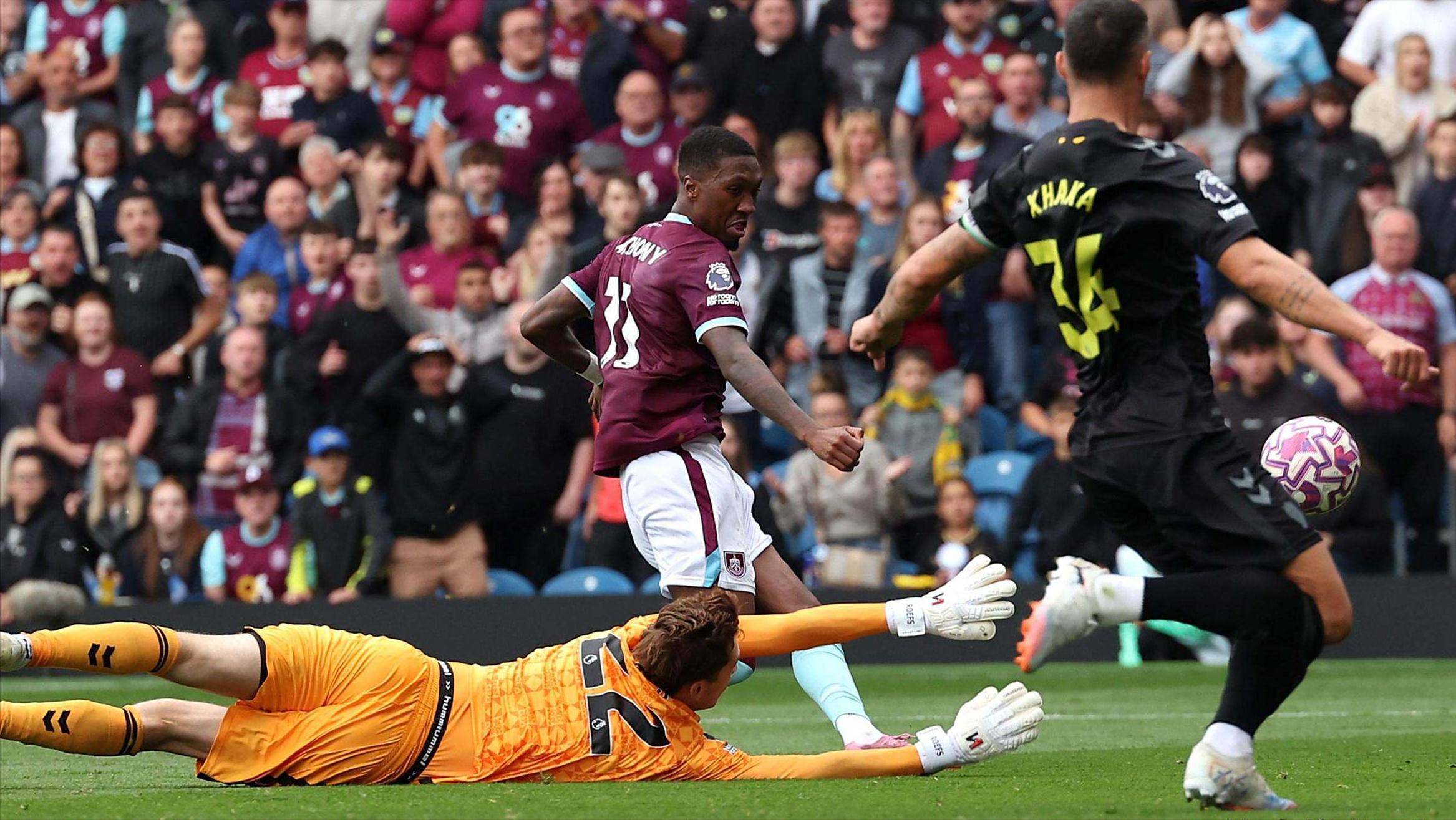 英超豪门曼联惨败,球迷怒批主帅战术 英超豪门曼联惨败,球迷怒批主帅战术