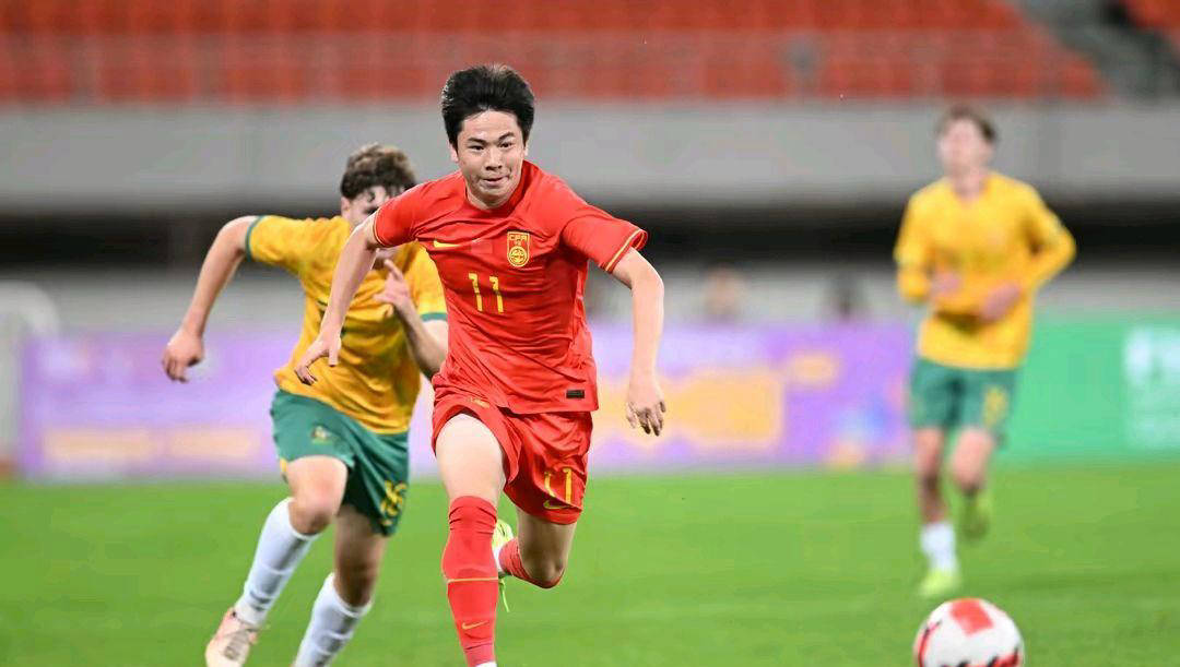 球员在比赛中展现出了出色的拼搏精神 球员在比赛中展现出了出色的拼搏精神