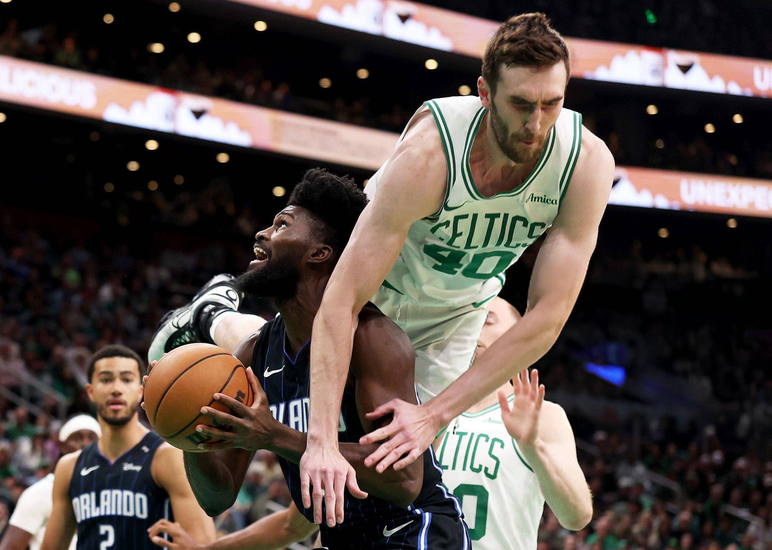 小牛大胜鹈鹕，凯尔特人压倒活塞，热火击败魔术