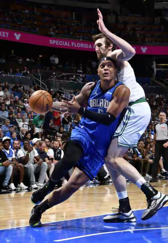 小牛大胜鹈鹕，凯尔特人压倒活塞，热火击败魔术