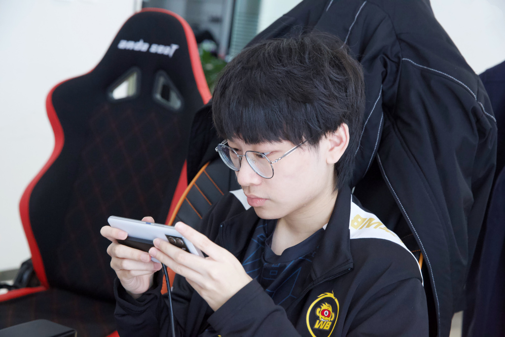 异军突起！实力弱队击败对手引发热议的简单介绍