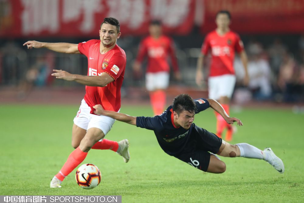 aoa体育教练-广州恒大遭遇意外失利，积分榜下滑的简单介绍