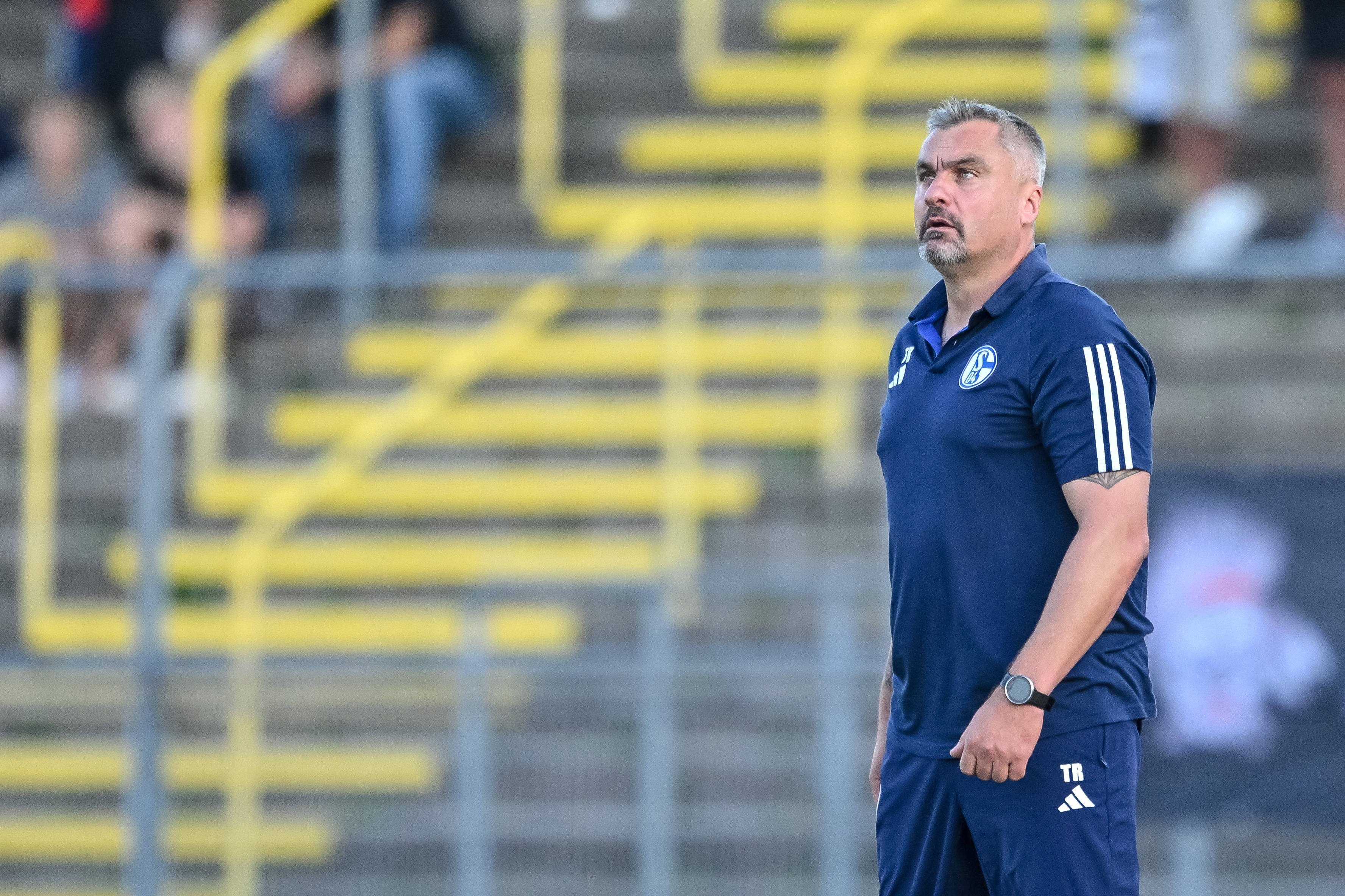 沙尔克遭遇连败,球队面临挑战 沙尔克遭遇连败,球队面临挑战