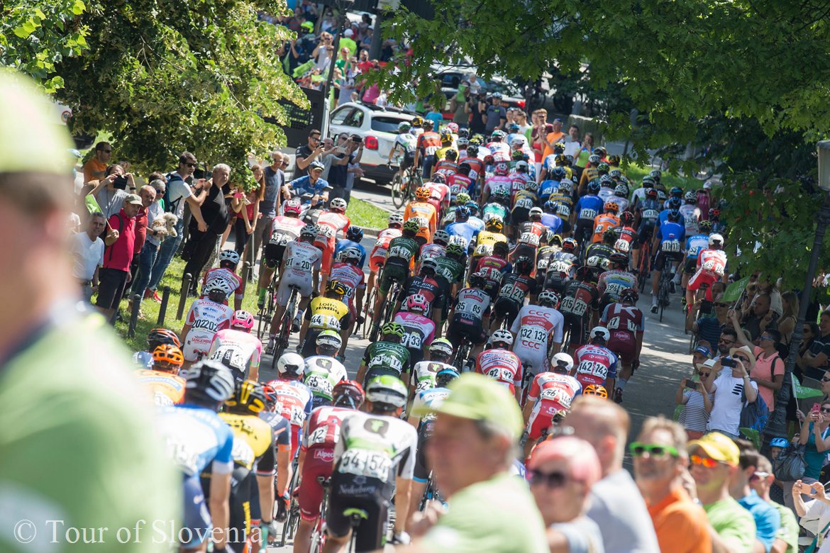 意大利队客场大胜斯洛文尼亚,实现五连胜 意大利队客场大胜斯洛文尼亚,实现五连胜