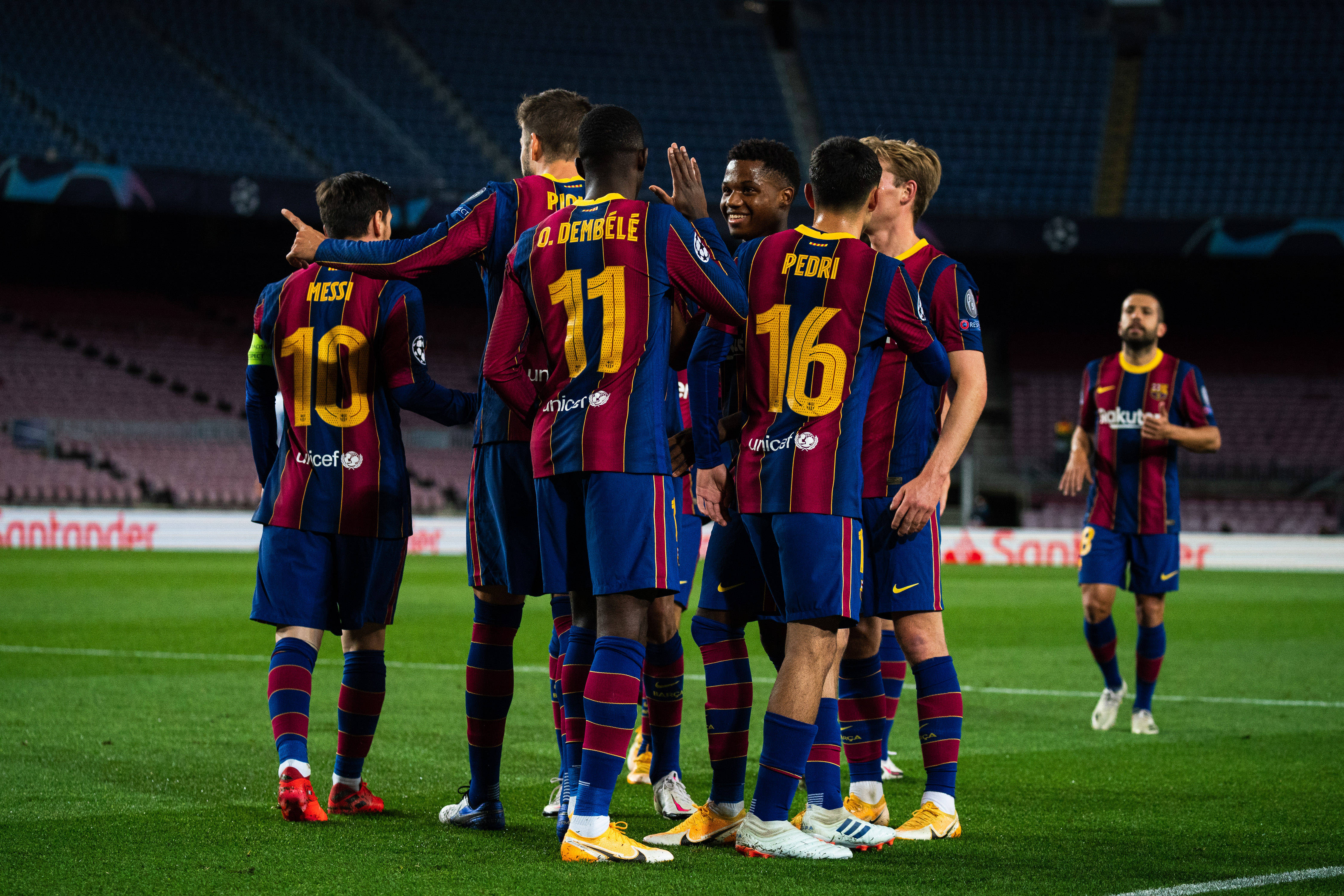 aoa体育教练-纽卡斯尔联客场逆袭，临场掀翻对手