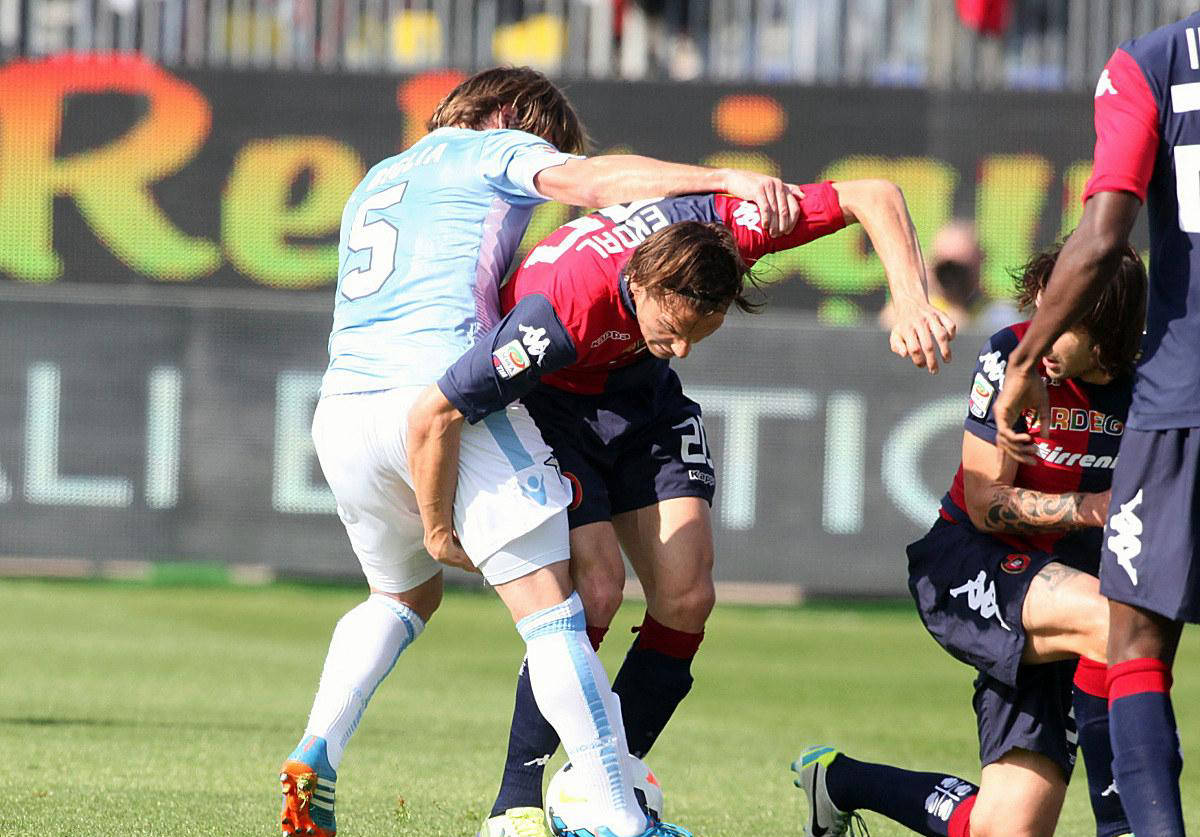 卡利亚里客场惨败,保级形势雪上加霜 卡利亚里客场惨败,保级形势雪上加霜