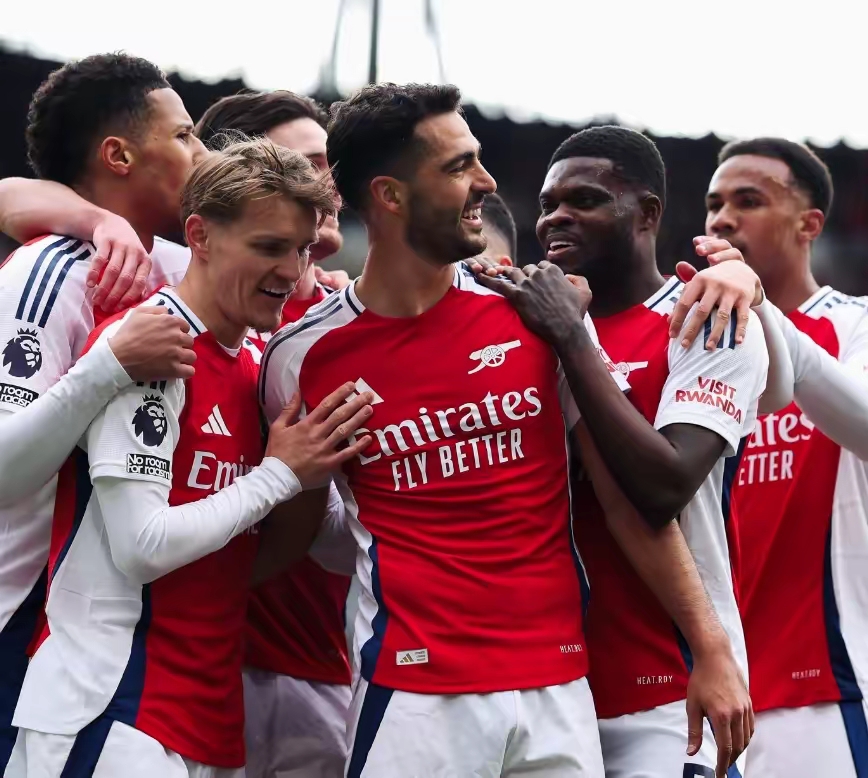 aoa体育新闻-包含阿森纳客场大胜，主帅赞誉队员团结力量的词条