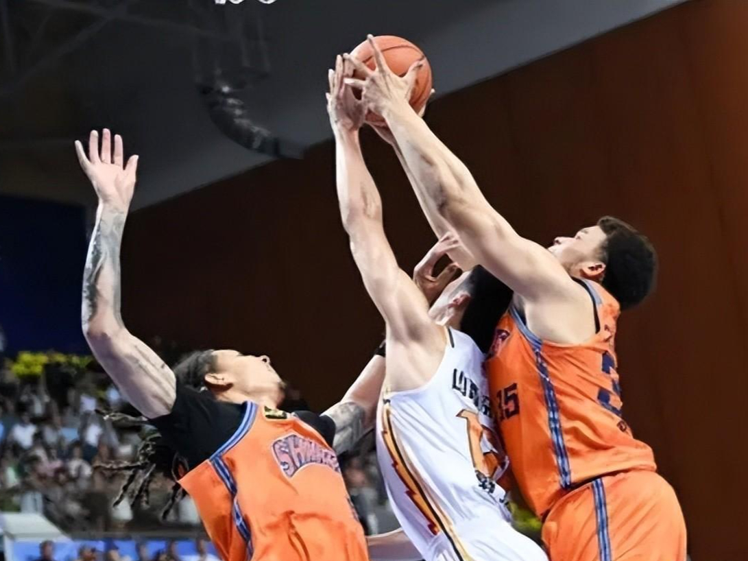 包含比分胶着的激烈交锋,赢得球迷一片叫好声的词条 包含比分胶着的激烈交锋,赢得球迷一片叫好声的词条