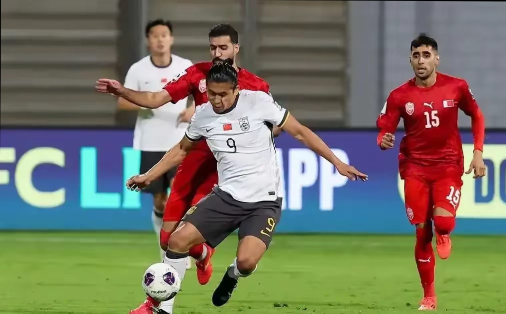 aoa体育视频-比赛过程紧张激烈，球队险胜对手