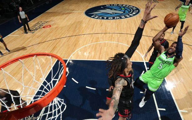 aoa体育活动-狼队客场狂胜，继续保持强劲状态