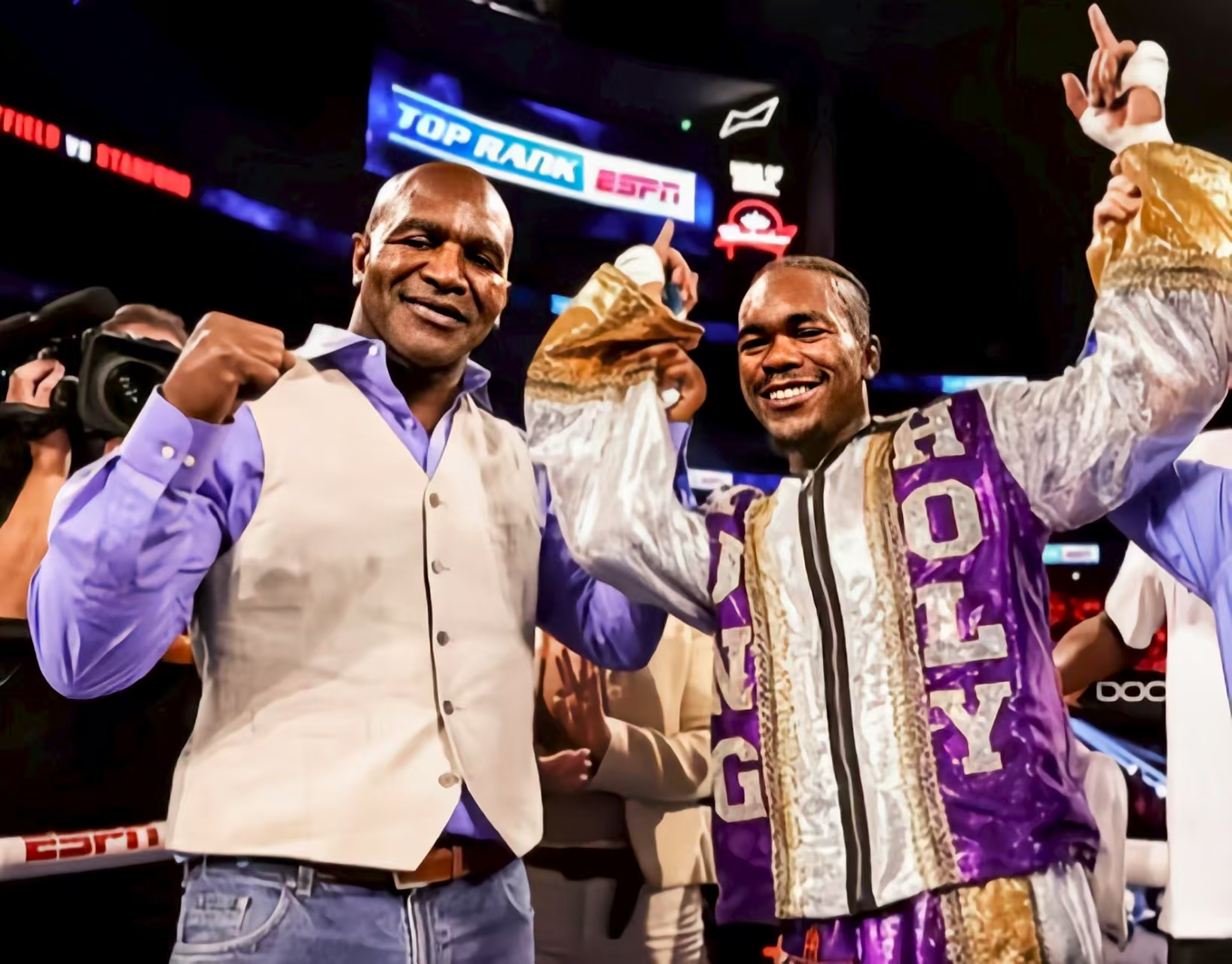 aoa体育培训-蒙特利尔摔跤锦标赛拳王格斗冠军揭晓